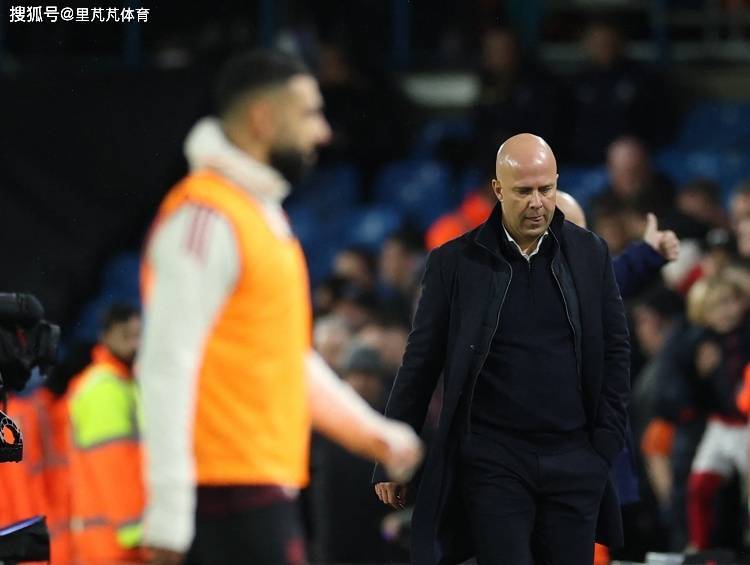 谁赢不好说！利物浦高层选择支持斯洛特，但萨拉赫却在等“反转”